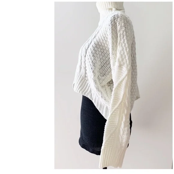 NWOT White cropped Sweater - Picture 4 of 6